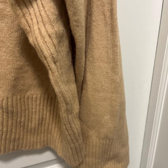 Ann Taylor Weekend Collection Relaxed V-Neck Sweater Size Large Tan NWT - Picture 3 of 4